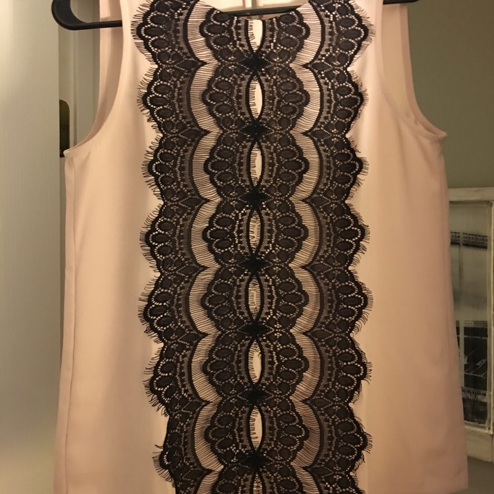 Lace sleeveless blouse